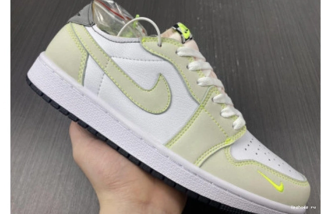 GREEN-BLACK WHITE GHOST AIR 1 OG DM7837-103 LOW JORDAN 0315